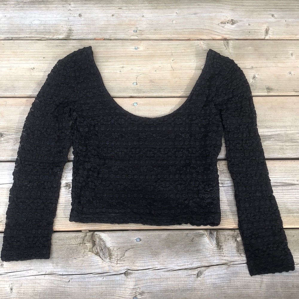 Textured Cropped Black Long sleeve (size XS)